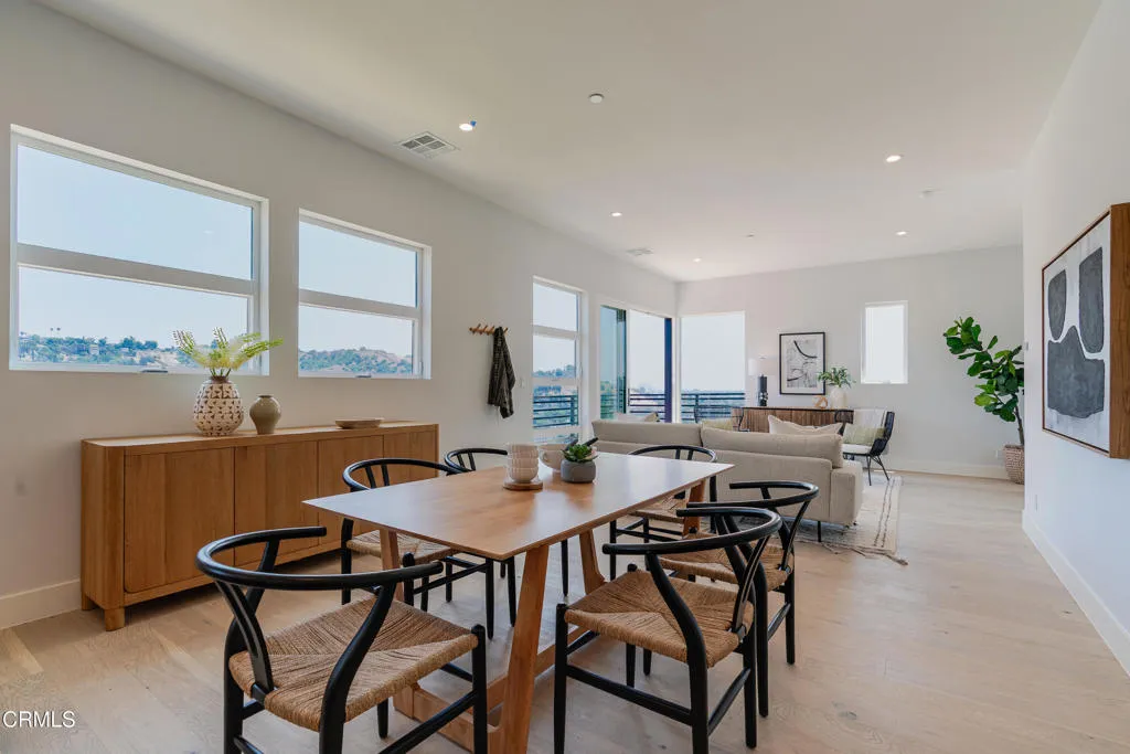 3874 W Point Drive, Los Angeles, California 90065 home-pic-8